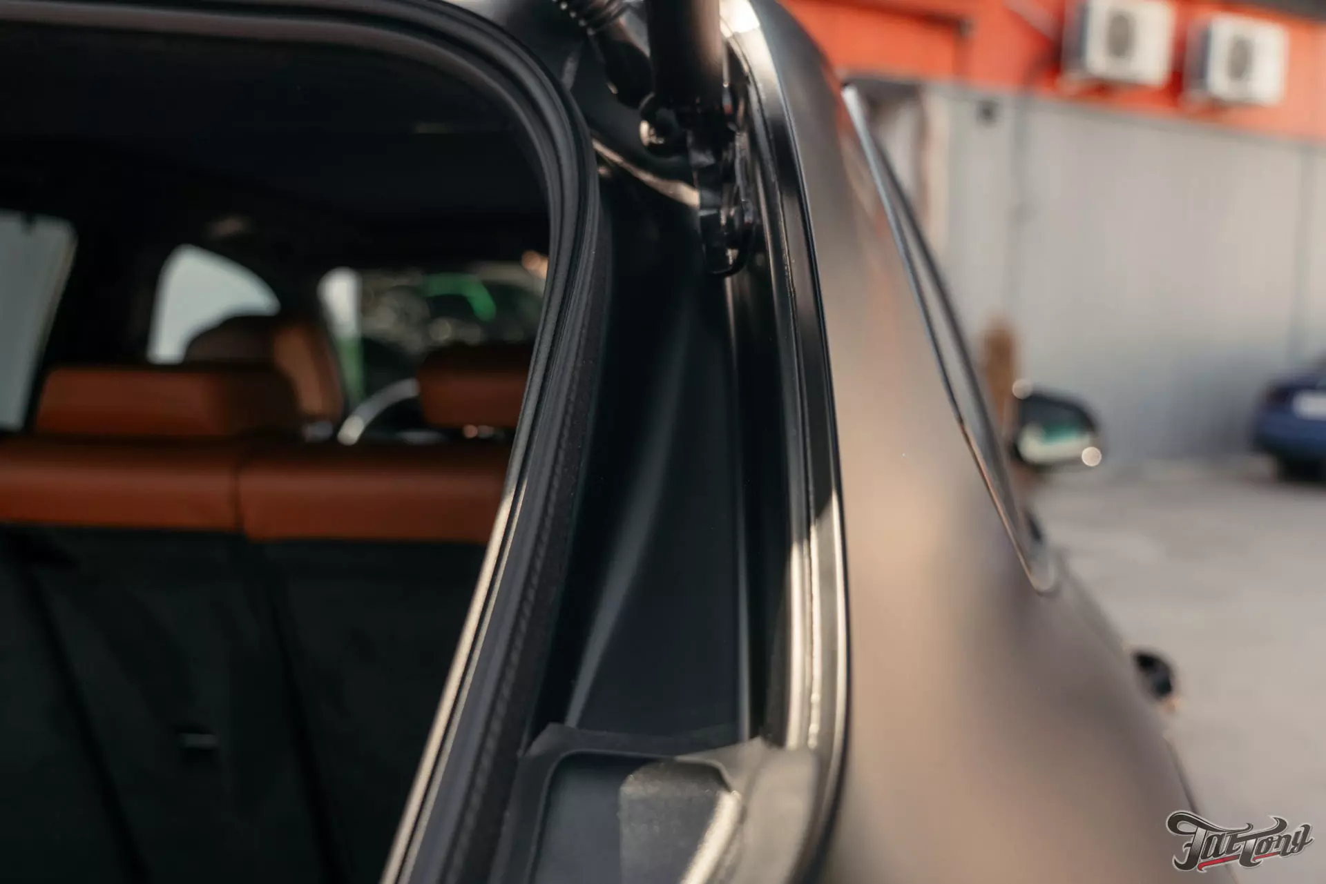 Оклейка BMW X5 в черный матовый винил и полиуретан. Новые элементы экстерьера. Детейлинг
